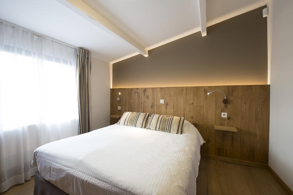 Hotel Le Fournil Redu Extérieur photo