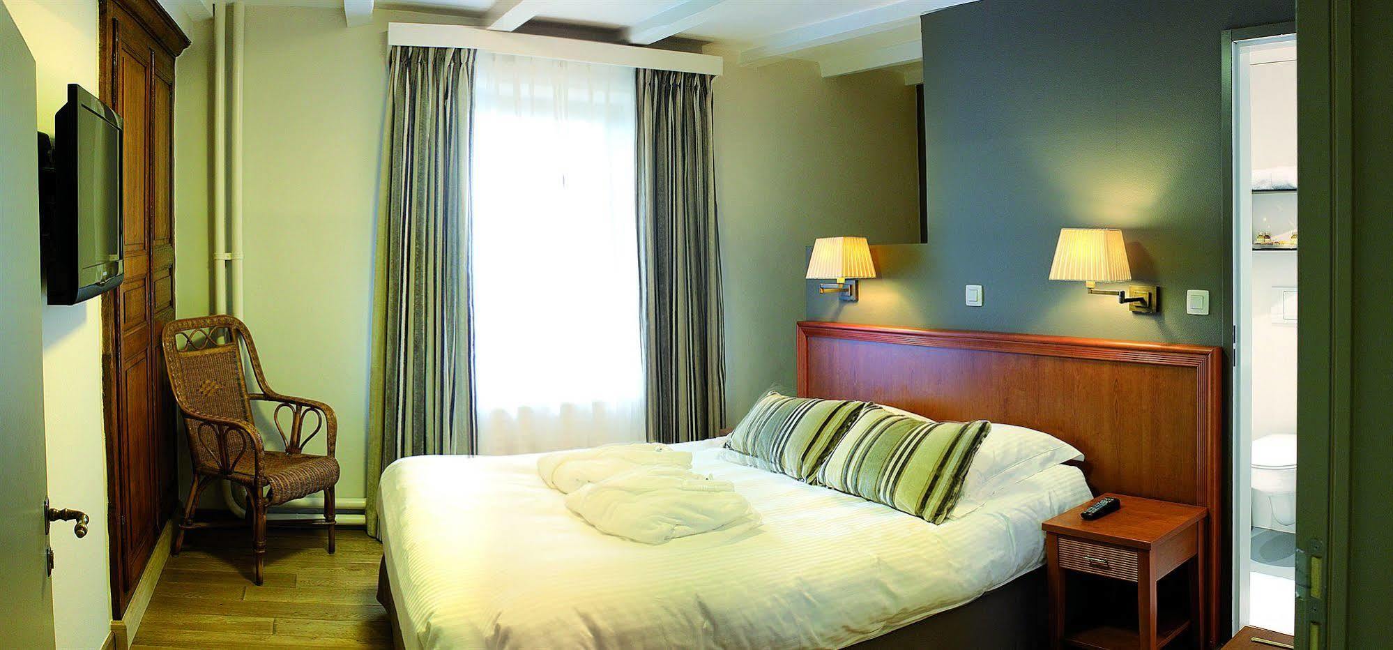 Hotel Le Fournil Redu Extérieur photo